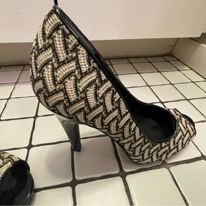 Bandolino beaded pump like new size 7